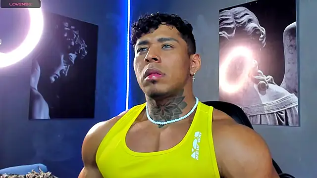 Snapshot of bradley_smith chatting on 10.23.25 bradley smith online show from 10.23.25