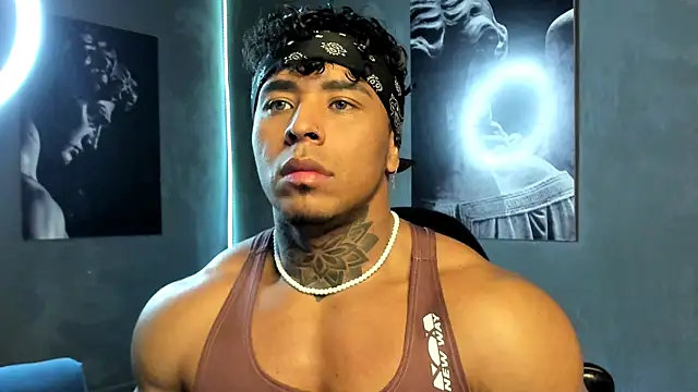 Snapshot of bradley_smith chatting on 10.24.25 bradley smith online show from 10.24.25