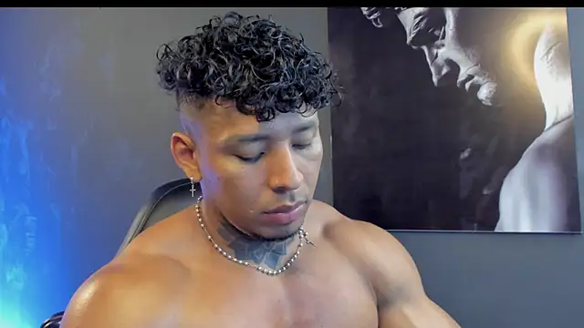 Snapshot of bradley_smith chatting on 11.15.25 bradley smith online show from 11.15.25