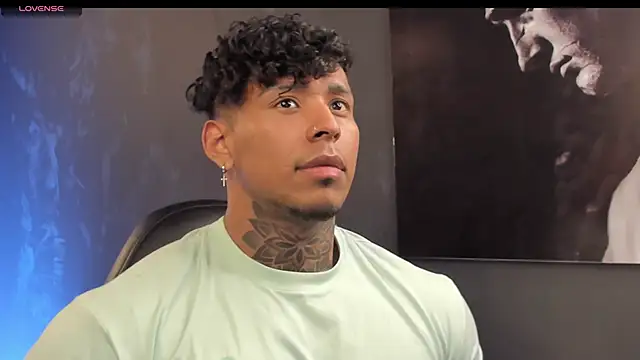 Snapshot of bradley_smith chatting on 11.19.25 bradley smith online show from 11.19.25