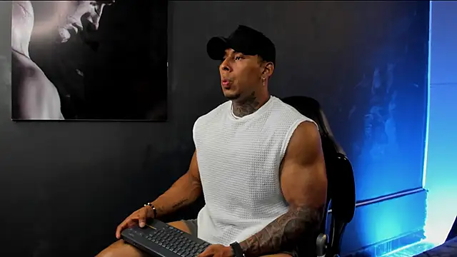 Snapshot of bradley_smith chatting on 11.23.25 bradley smith online show from 11.23.25