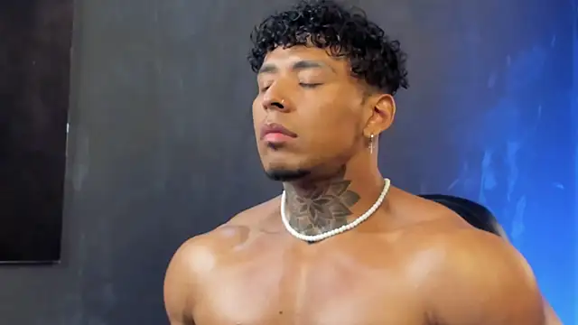 Snapshot of bradley_smith chatting on 11.26.25 bradley smith online show from 11.26.25