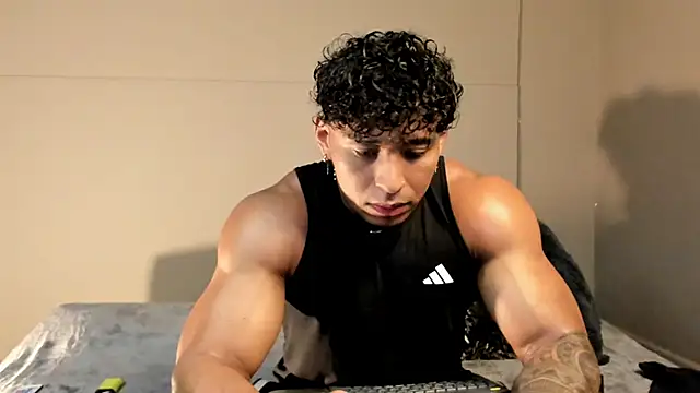 Snapshot of bradley_smith chatting on 11.29.25 bradley smith online show from 11.29.25