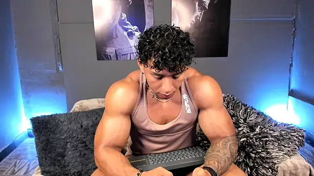 Snapshot of bradley_smith chatting on 12.04.25 bradley smith online show from 12.04.25