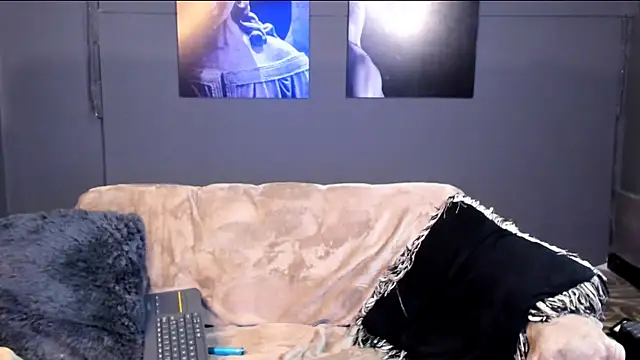 Snapshot of bradley_smith chatting on 12.14.25 bradley smith online show from 12.14.25