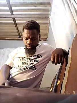 Snapshot of Chocolate_factory_man chatting on 09.15.25 Chocolate factory man online show from 09.15.25