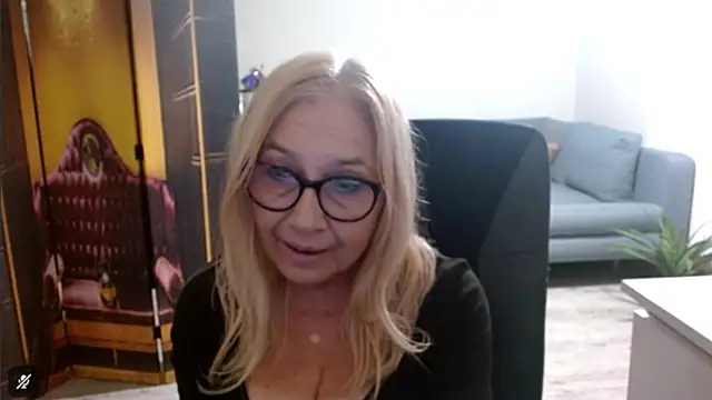 sofia xkiss online show from 11.19.25