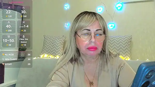 Snapshot of SusieNoreen chatting on 01.21.25 SusieNoreen online show from 01.21.25