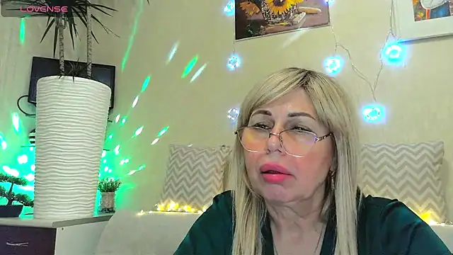 Snapshot of SusieNoreen chatting on 01.25.25 SusieNoreen online show from 01.25.25