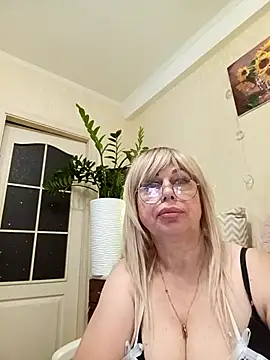 Snapshot of SusieNoreen chatting on 09.13.25 SusieNoreen online show from 09.13.25