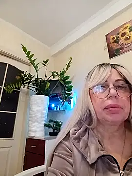 Snapshot of SusieNoreen chatting on 10.02.25 SusieNoreen online show from 10.02.25