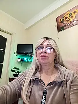 Snapshot of SusieNoreen chatting on 10.04.25 SusieNoreen online show from 10.04.25