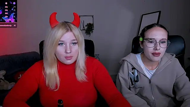 juli kisss online show from 09.10.25