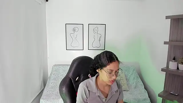 MAILYLOVE1 online show from 12.14.24