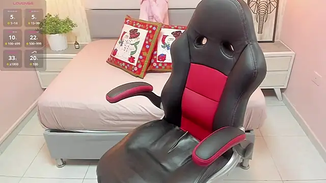 MAILYLOVE1 online show from 12.20.24