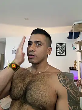 Snapshot of aaroncolombia chatting on 09.15.25 aaroncolombia online show from 09.15.25