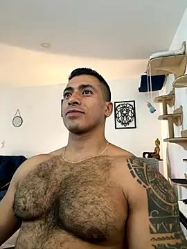 Snapshot of aaroncolombia chatting on 09.18.25 aaroncolombia online show from 09.18.25