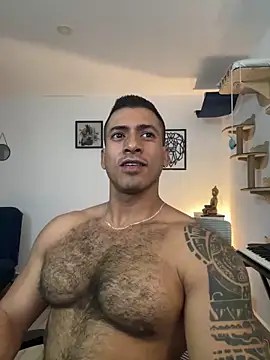 Snapshot of aaroncolombia chatting on 10.03.25 aaroncolombia online show from 10.03.25