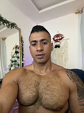 Snapshot of aaroncolombia chatting on 12.20.25 aaroncolombia online show from 12.20.25