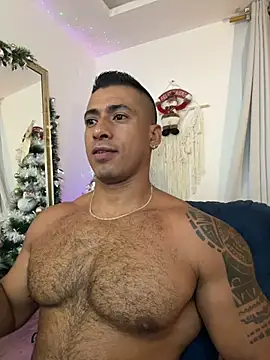 Snapshot of aaroncolombia chatting on 12.21.25 aaroncolombia online show from 12.21.25