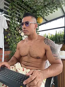 Snapshot of aaroncolombia chatting on 04.09.26 aaroncolombia online show from 04.09.26