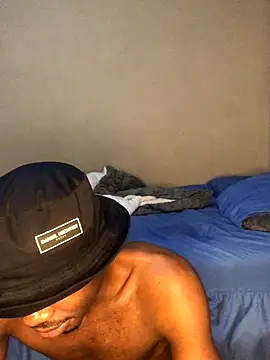 Snapshot of kinglorad chatting on 12.01.25 kinglorad online show from 12.01.25