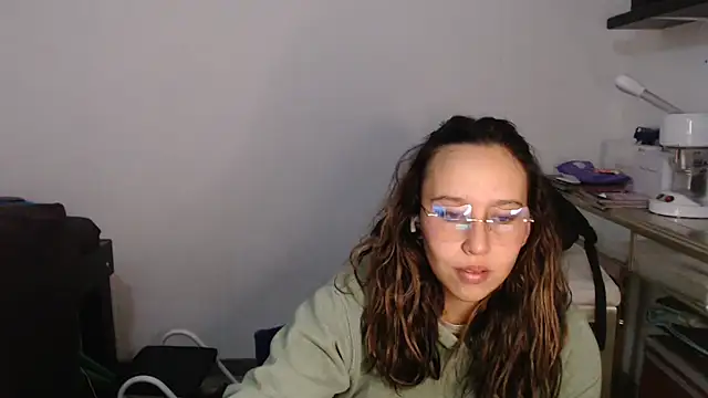 Snapshot of Skarlet_Adams28 chatting on 03.05.25 Skarlet Adams28 online show from 03.05.25