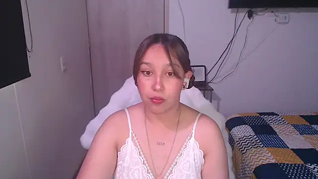 Snapshot of Skarlet_Adams28 chatting on 10.27.25 Skarlet Adams28 online show from 10.27.25