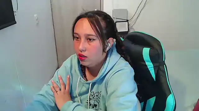 Snapshot of Skarlet_Adams28 chatting on 11.27.25 Skarlet Adams28 online show from 11.27.25