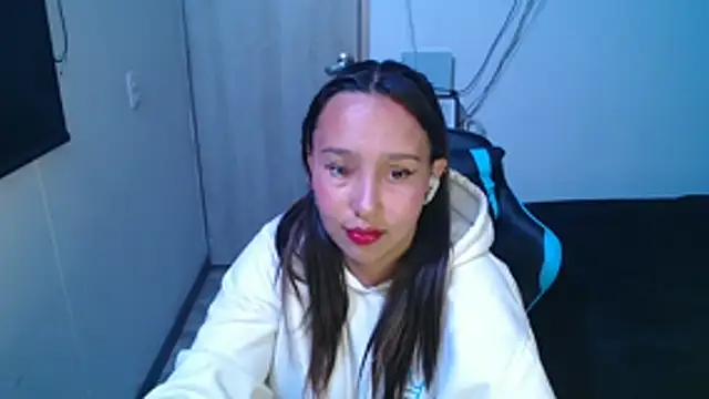 Snapshot of Skarlet_Adams28 chatting on 12.02.25 Skarlet Adams28 online show from 12.02.25