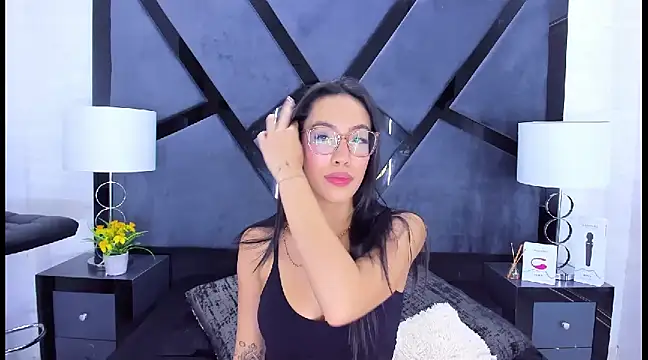 Snapshot of KylieWhite chatting on 01.08.25 KylieWhite online show from 01.08.25