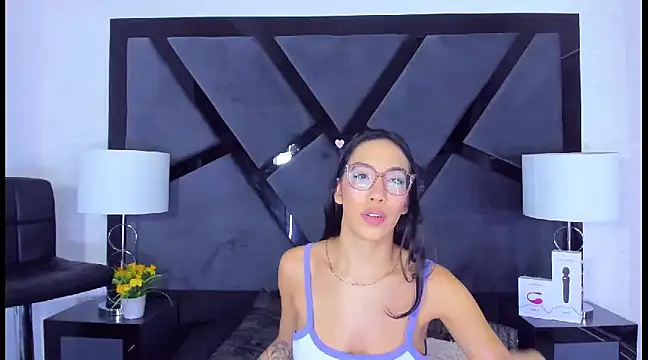 Snapshot of KylieWhite chatting on 01.10.25 KylieWhite online show from 01.10.25