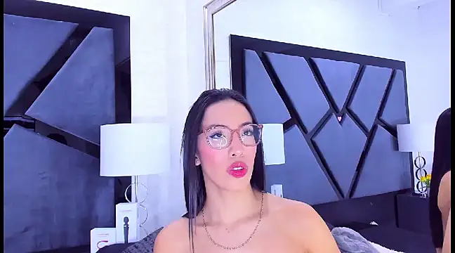 Snapshot of KylieWhite chatting on 01.12.25 KylieWhite online show from 01.12.25