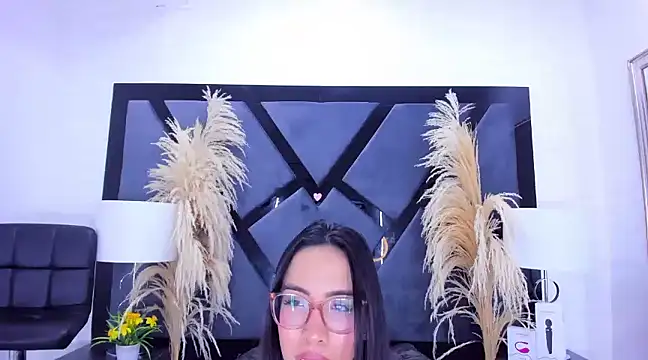 Snapshot of KylieWhite chatting on 01.14.25 KylieWhite online show from 01.14.25