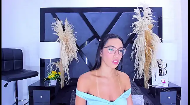 Snapshot of KylieWhite chatting on 01.15.25 KylieWhite online show from 01.15.25