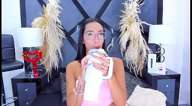 Snapshot of KylieWhite chatting on 02.04.25 KylieWhite online show from 02.04.25