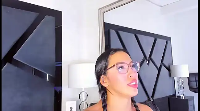 Snapshot of KylieWhite chatting on 02.17.25 KylieWhite online show from 02.17.25