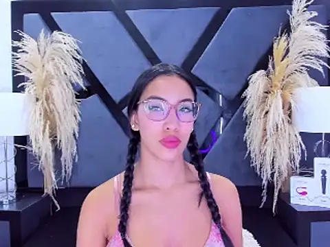 Snapshot of KylieWhite chatting on 02.21.25 KylieWhite online show from 02.21.25