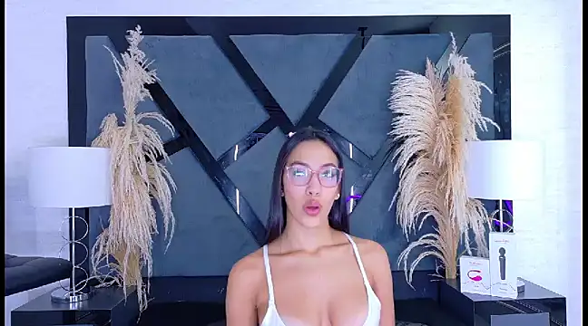 Snapshot of KylieWhite chatting on 03.03.25 KylieWhite online show from 03.03.25