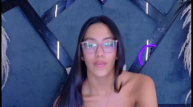 Snapshot of KylieWhite chatting on 03.03.25 KylieWhite online show from 03.03.25