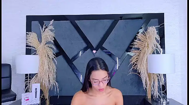 Snapshot of KylieWhite chatting on 03.10.25 KylieWhite online show from 03.10.25