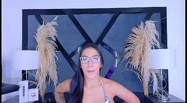 Snapshot of KylieWhite chatting on 03.11.25 KylieWhite online show from 03.11.25