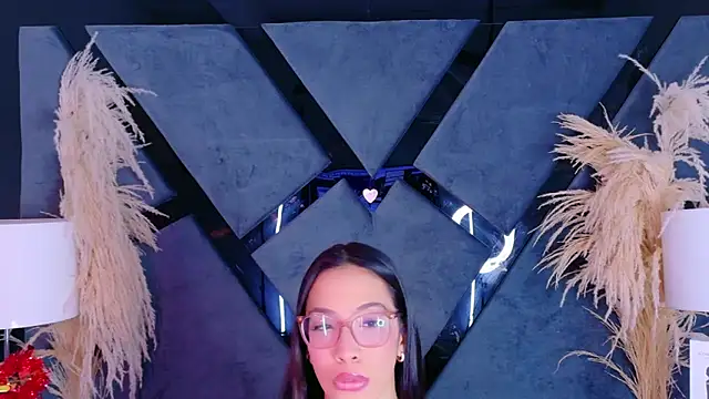 Snapshot of KylieWhite chatting on 09.18.25 KylieWhite online show from 09.18.25