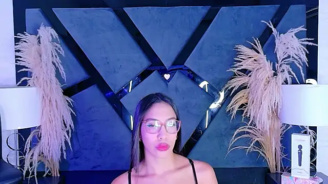 Snapshot of KylieWhite chatting on 10.25.25 KylieWhite online show from 10.25.25