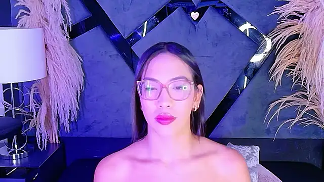 Snapshot of KylieWhite chatting on 10.30.25 KylieWhite online show from 10.30.25