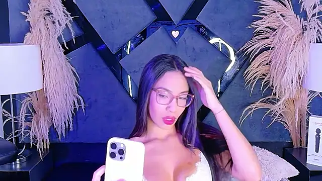 Snapshot of KylieWhite chatting on 11.03.25 KylieWhite online show from 11.03.25