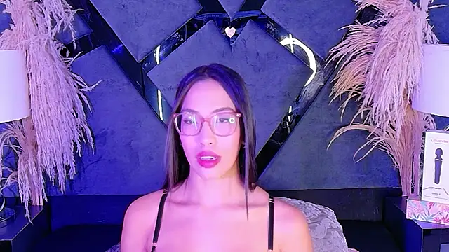 Snapshot of KylieWhite chatting on 11.04.25 KylieWhite online show from 11.04.25