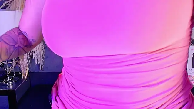 Snapshot of KylieWhite chatting on 11.06.25 KylieWhite online show from 11.06.25