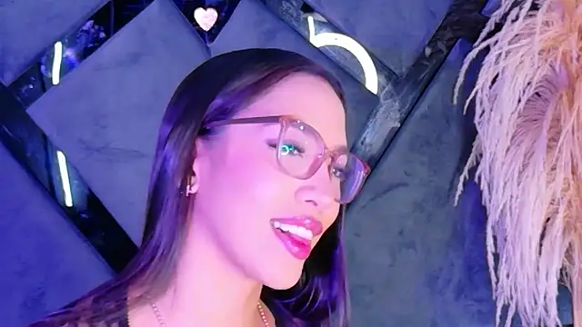 Snapshot of KylieWhite chatting on 11.18.25 KylieWhite online show from 11.18.25