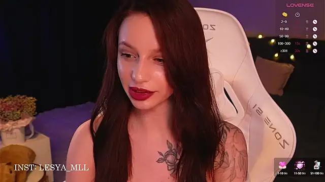 Snapshot of wowmolly chatting on 02.25.25 wowmolly online show from 02.25.25